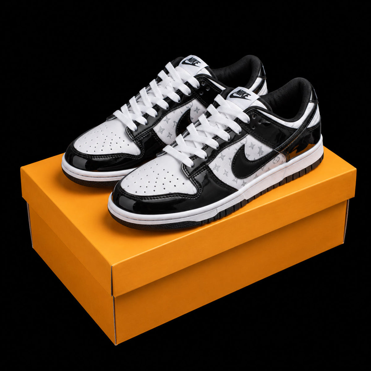 Dunk Low en blanco y negro con acabado brillante
