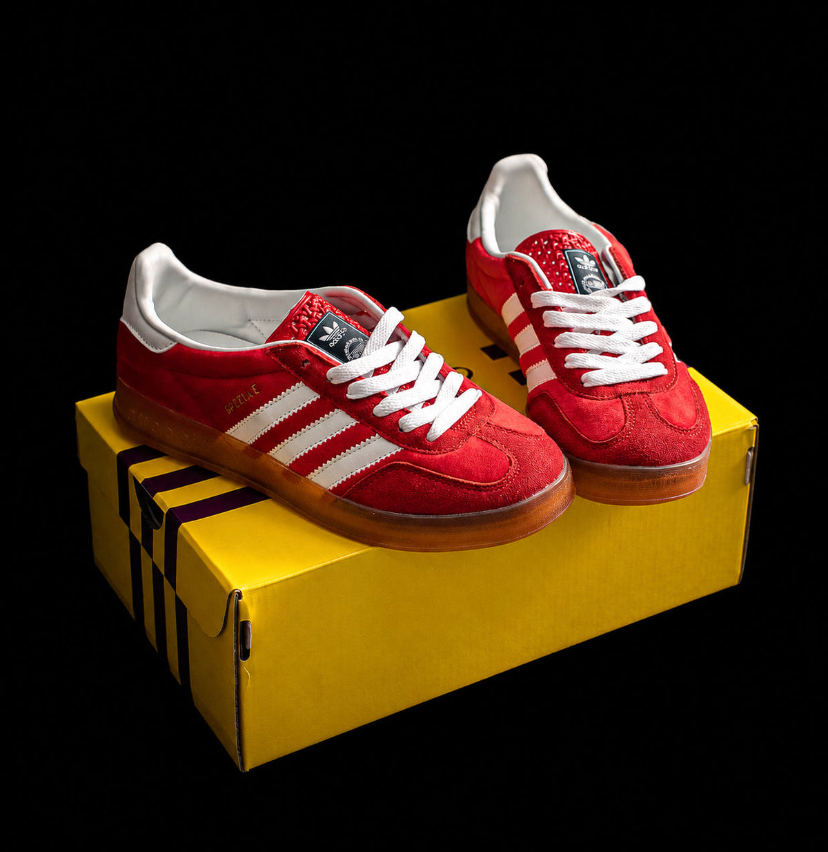 Samba Roja con Detalles Blancos