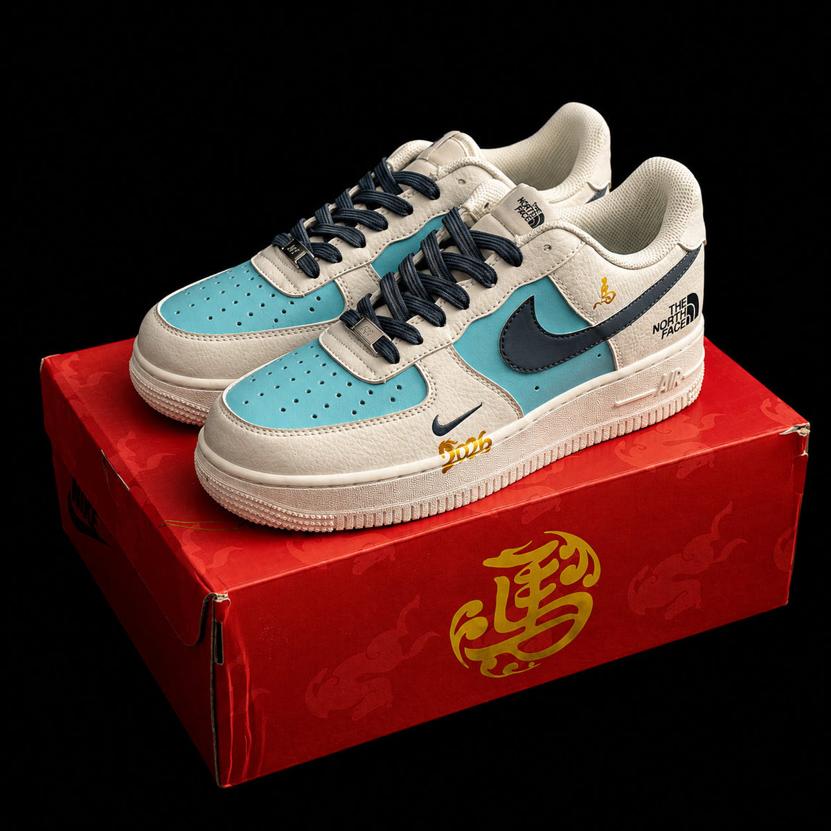 Dunk Low Crema y Turquesa – Detalles Dorados