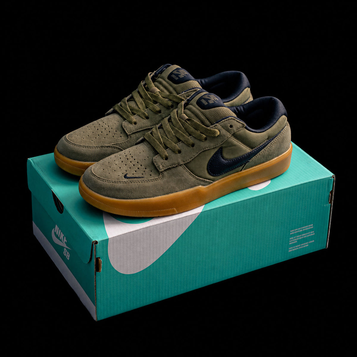 Dunk SB Verde Oliva y Negro con Suela Caramelo