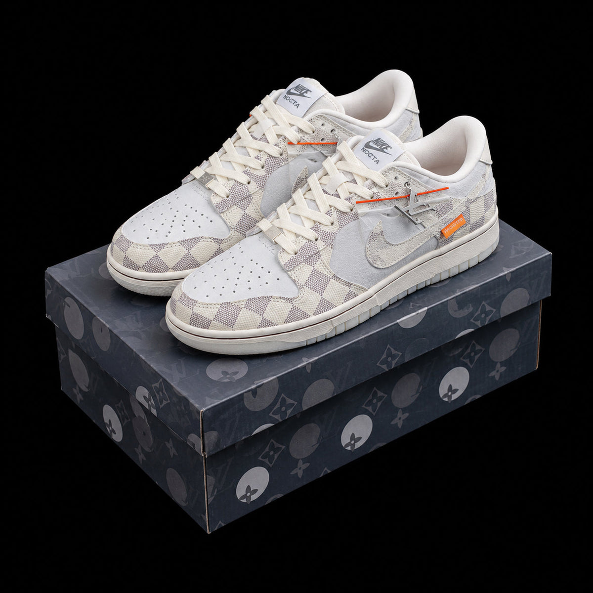 Dunk Low en gris y crema con estampado de cuadros