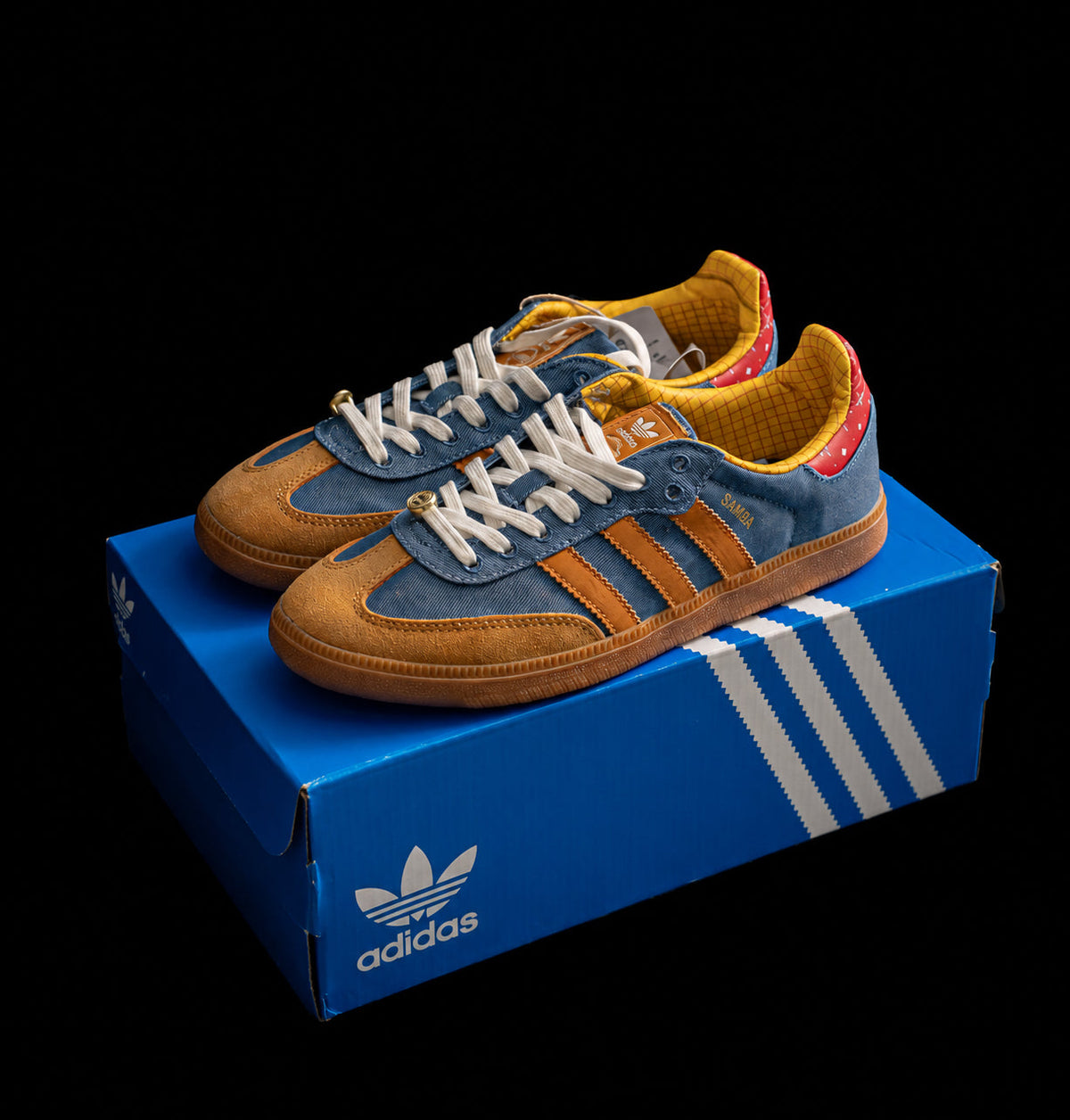 Samba Multicolor Azul y Camel