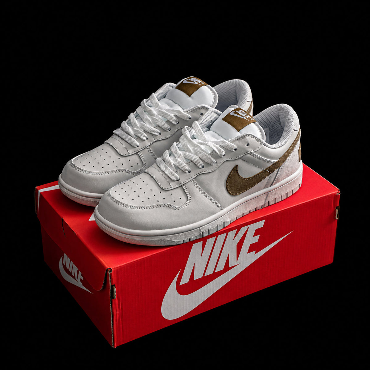 Dunk Low – Blanco y Dorado