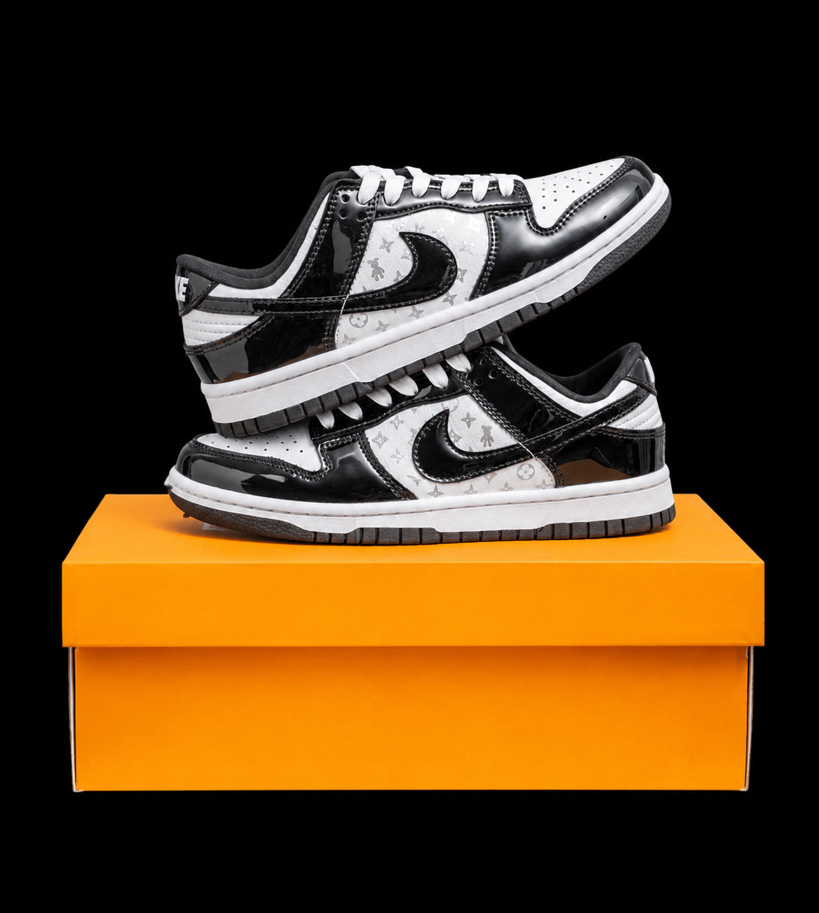 Dunk Low en blanco y negro con acabado brillante