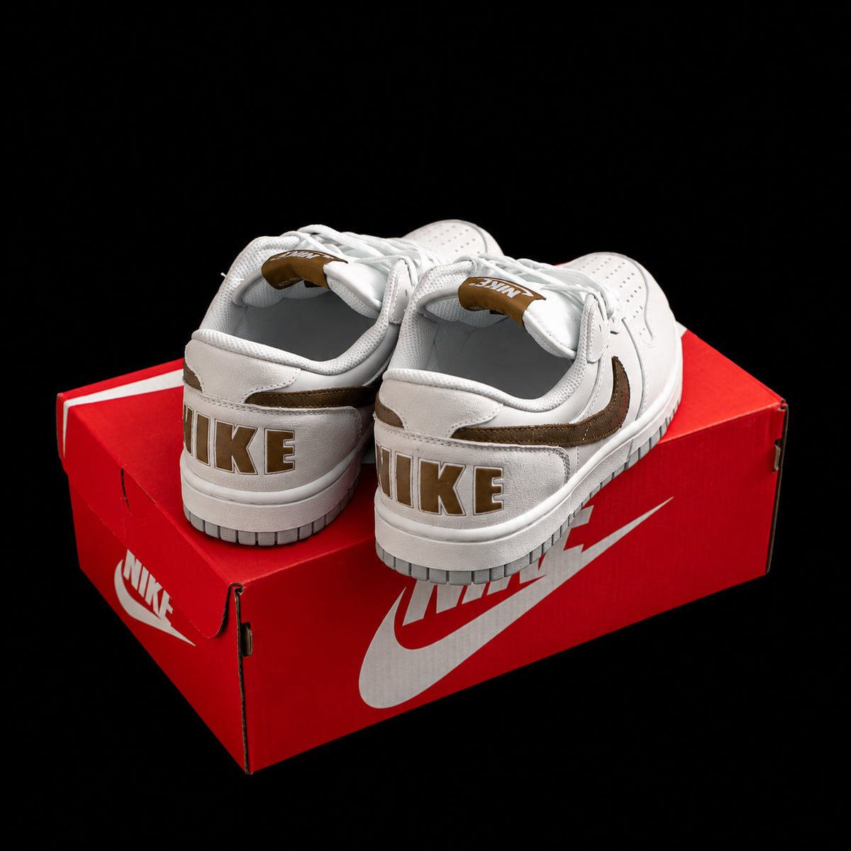 Dunk Low – Blanco y Dorado