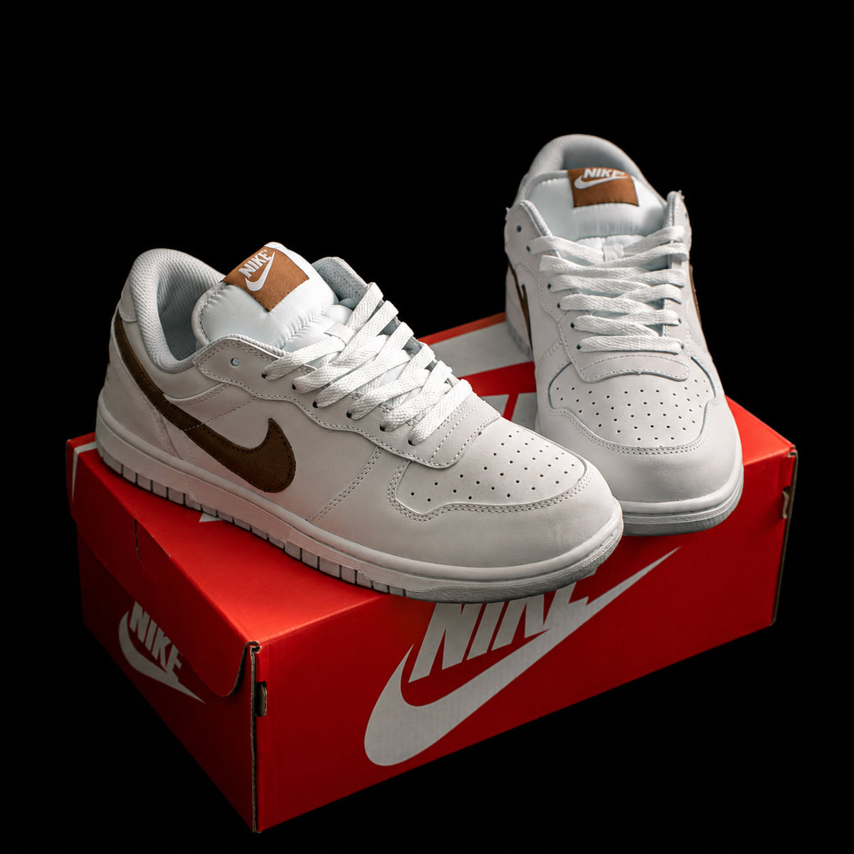 Dunk Low – Blanco y Dorado